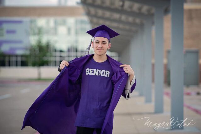 These “Isaac class of 2023” photos are up on the blog, click the link in bio to view. Congratulations, Isaac!! 👨‍🎓