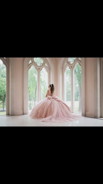 I want to wish a very happy 15th birthday to a very special girl, my daughter Maricela. I hope you have the greatest of birthdays! Feliz quinceañera!! To see more pictures from her session, go to my website: www.mayraostosphoto.com 

Hair: @tainarosio
Makeup: @jhossyglam
Dress: @parisina.bridal
Venue: @chateaunouvelle